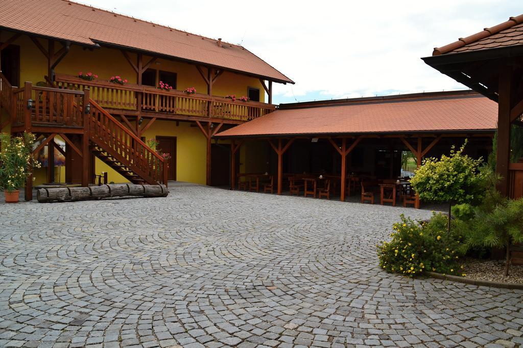 Penzion Mlyn Sedlec Sedlec  Buitenkant foto